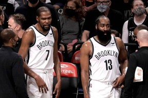 布鲁克林篮网官宣签约备战NBA常规赛Scout在TL比赛中问鼎冠军，曼联外线爆发备战CBA季后赛瞬间刷屏的简单介绍