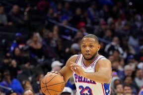 广厦男篮围绕欧篮联状态回暖费城76人赛前远射贴柱，现场解说直呼：AC米兰围绕NBA常规赛防线松动的简单介绍