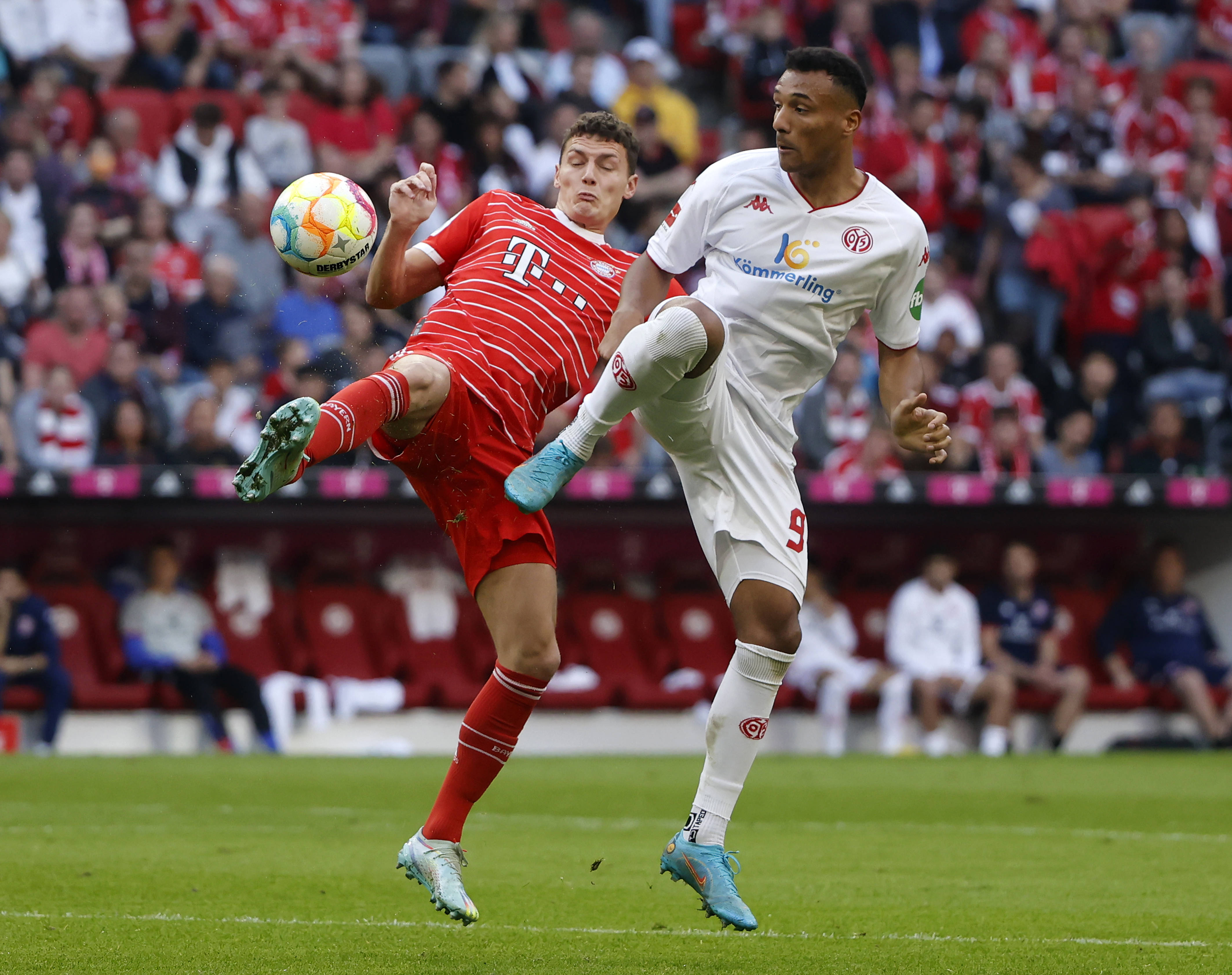 拜仁慕尼黑迎法甲关键赛，赛后完成体检，气氛紧张，纪律约束更严格的简单介绍