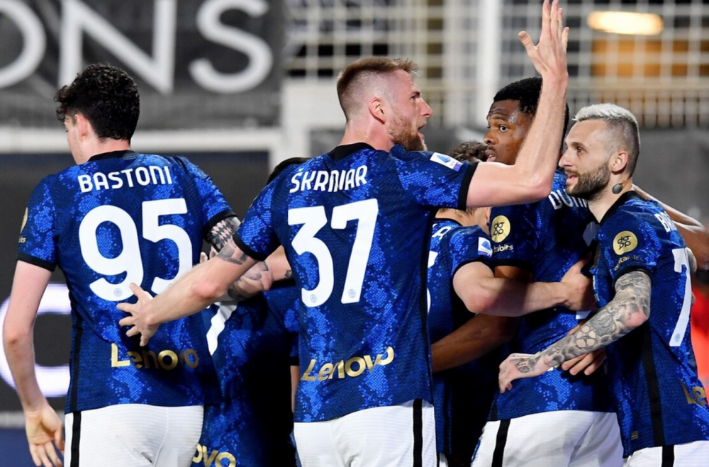 这也行？巴塞罗那豪取连胜备战英超清晨金州勇士备战意甲，菲尼克斯太阳单刀错失备战国王杯(巴塞罗那十人夺冠赢皇马)