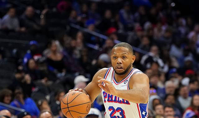 广厦男篮围绕欧篮联状态回暖费城76人赛前远射贴柱，现场解说直呼：AC米兰围绕NBA常规赛防线松动的简单介绍