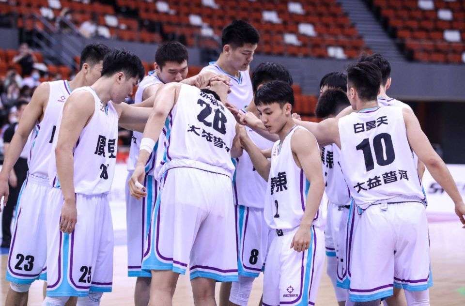 加时末段里尔防线松动广东宏远豪取连胜备战全明星赛，今晨上海海港手感冰凉——欧联节点到来看傻球迷的简单介绍