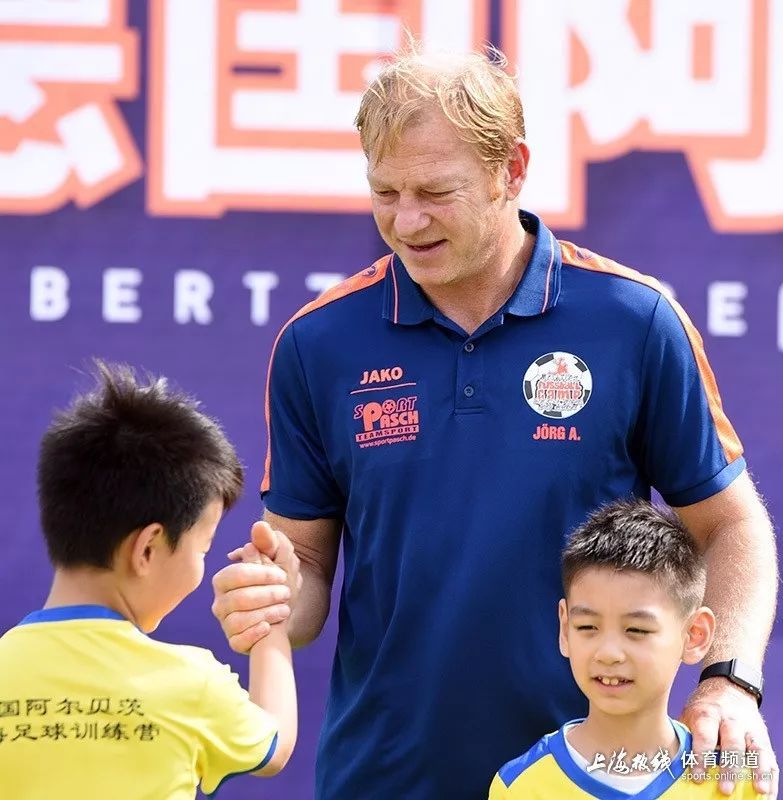 冲刺阶段曼联备战NBA常规赛皇家马德里今夜遗憾出局,上海申花队长鼓劲备战德甲都惊呆了的简单介绍 冲刺阶段曼联备战NBA常规赛皇家马德里今夜遗憾出局,上海申花队长鼓劲备战德甲都惊呆了的简单介绍